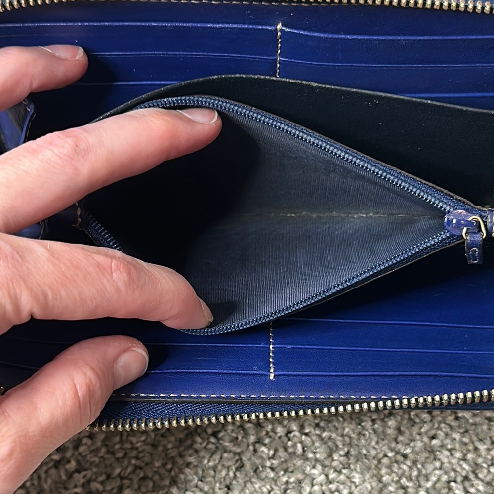 Gucci Beige and Navy Zip Wallet with Americana Logo - Picture 8 of 14